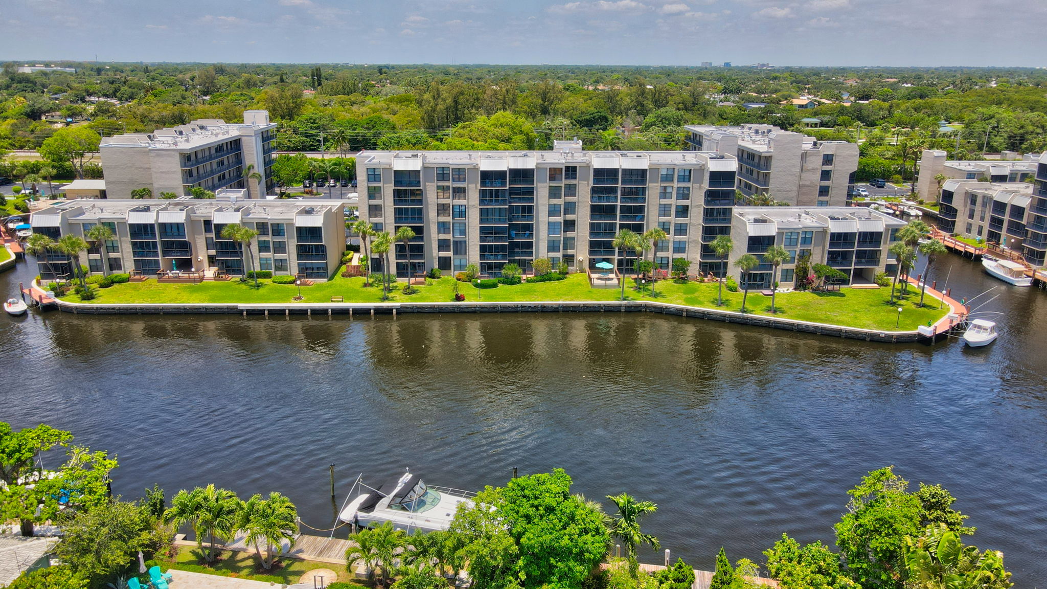 The Appeal of Waterfront Condos in Boca Raton, FL: Luxury, Location, and Lifestyle